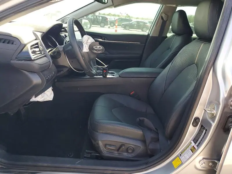 2020 TOYOTA CAMRY XLE  