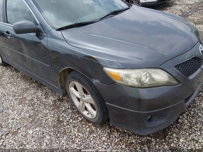 2011 TOYOTA CAMRY SE