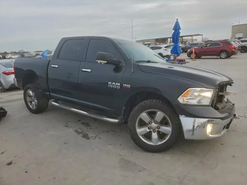 2016 RAM 1500 SLT  