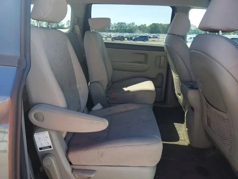 2017 KIA SEDONA LX  