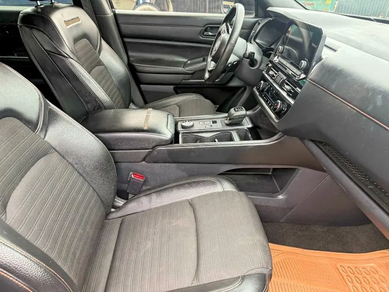 2023 NISSAN PATHFINDER SV  