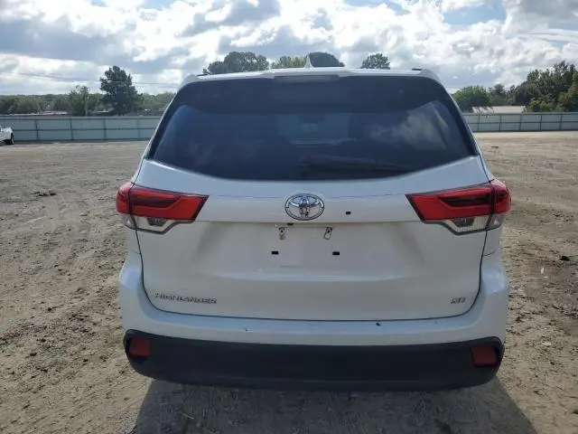 2018 TOYOTA HIGHLANDER SE  