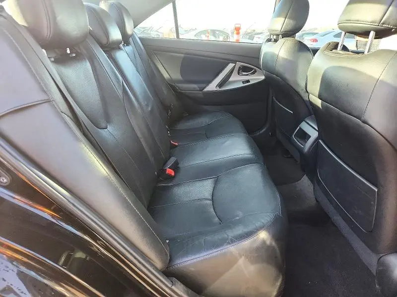 2011 TOYOTA CAMRY SE V6  