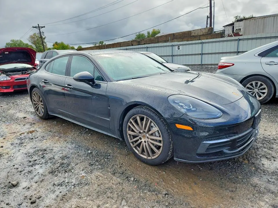 2018 PORSCHE PANAMERA 4  