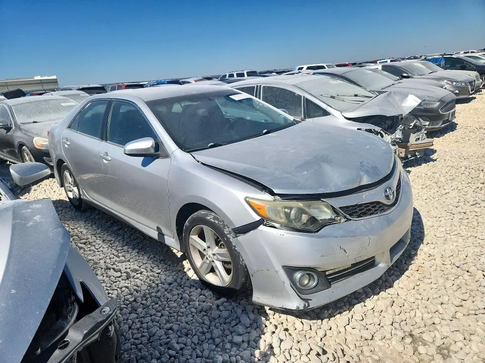 2012 TOYOTA CAMRY SE  