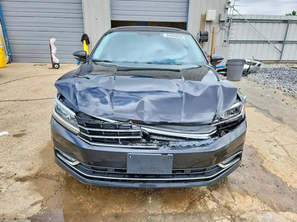 2017 VOLKSWAGEN PASSAT SE  