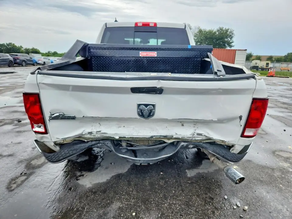 2016 RAM 1500 SLT  