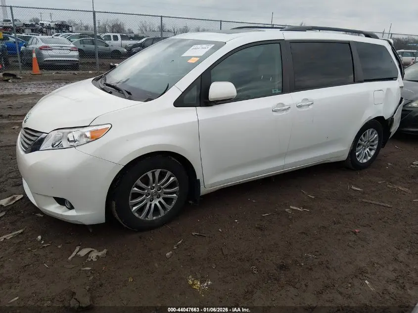 2016 TOYOTA SIENNA XLE 8 PASSENGER