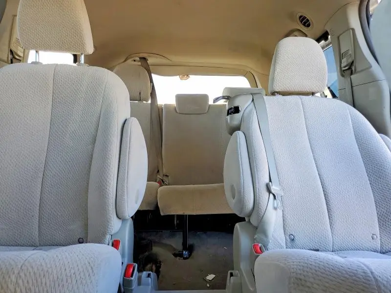 2012 TOYOTA SIENNA LE  