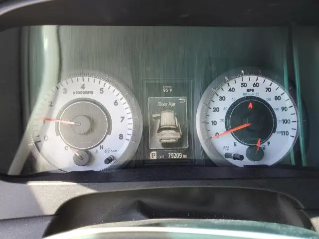 2017 TOYOTA SIENNA SE  