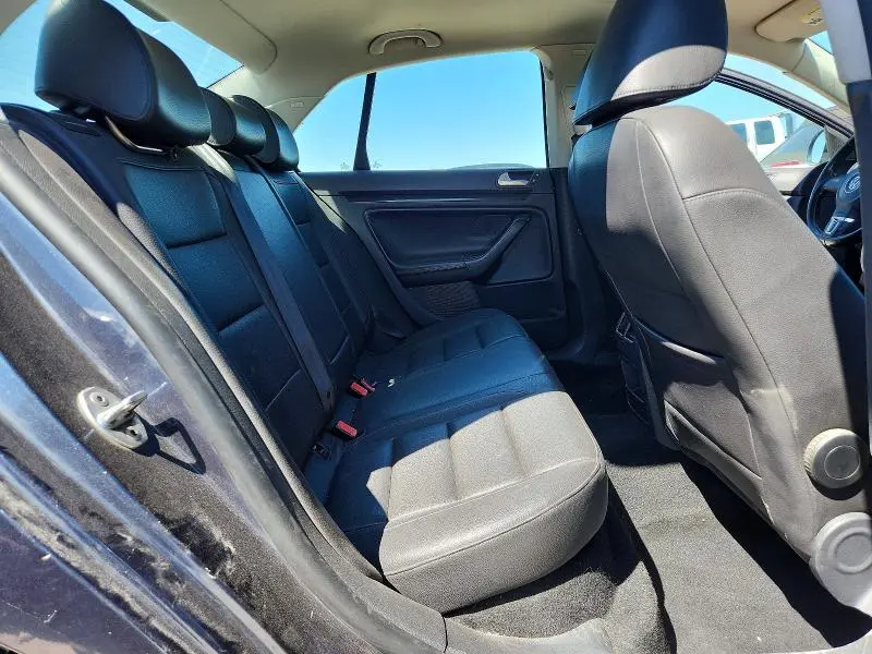2010 VOLKSWAGEN JETTA SE  