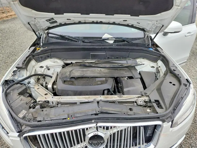 2017 VOLVO XC90 T6  