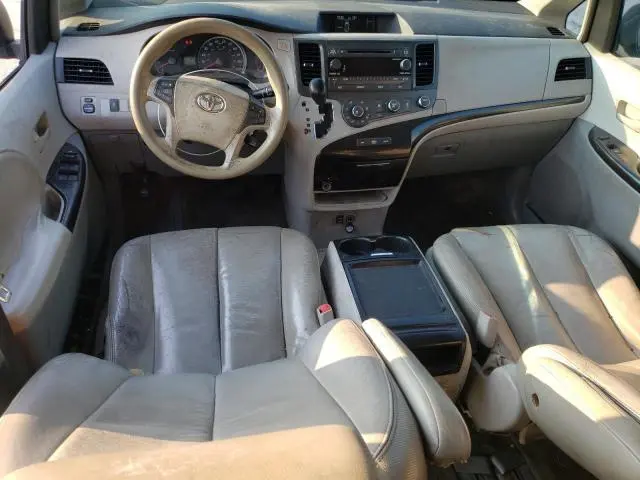 2011 TOYOTA SIENNA LE