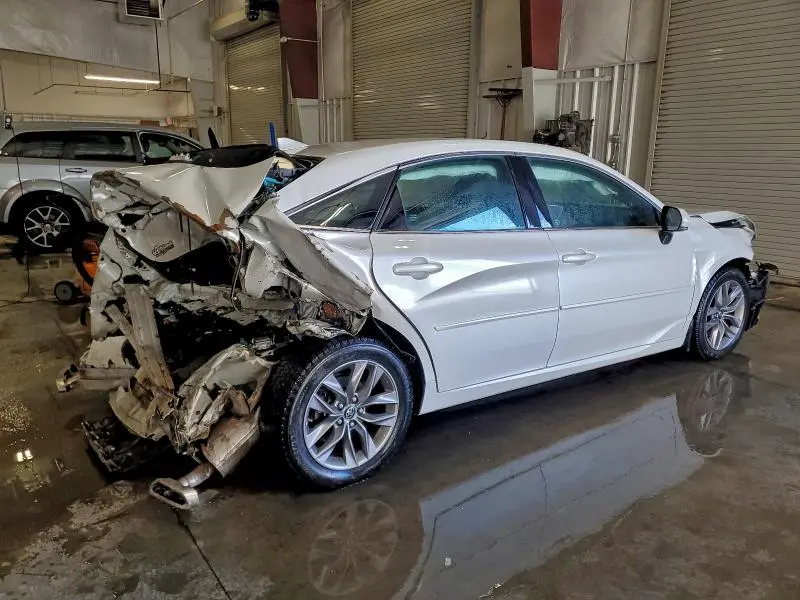 2019 TOYOTA AVALON XLE  