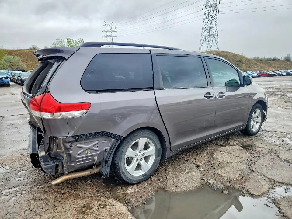 2013 TOYOTA SIENNA LE  