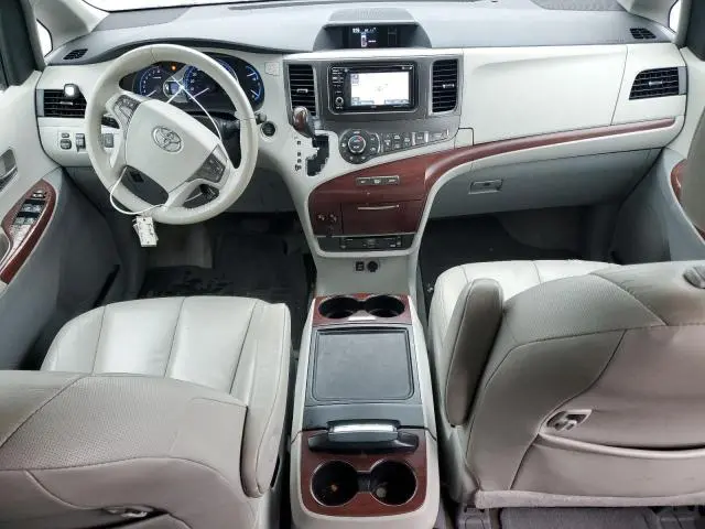 2013 TOYOTA SIENNA XLE  