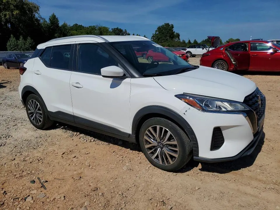 2022 NISSAN KICKS SV  