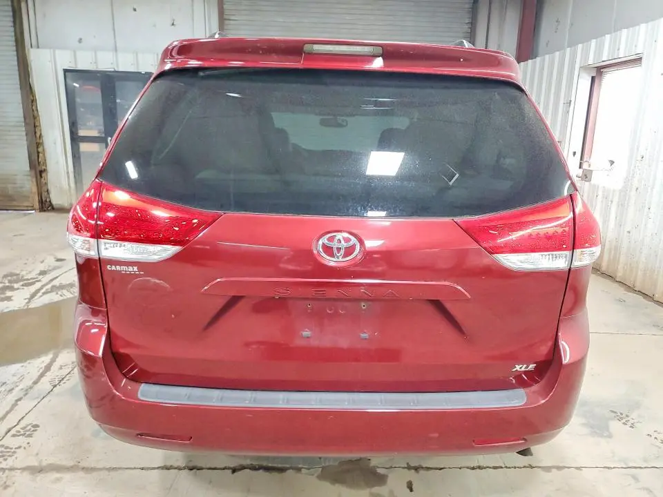 2013 TOYOTA SIENNA XLE 8-PASSENGER  