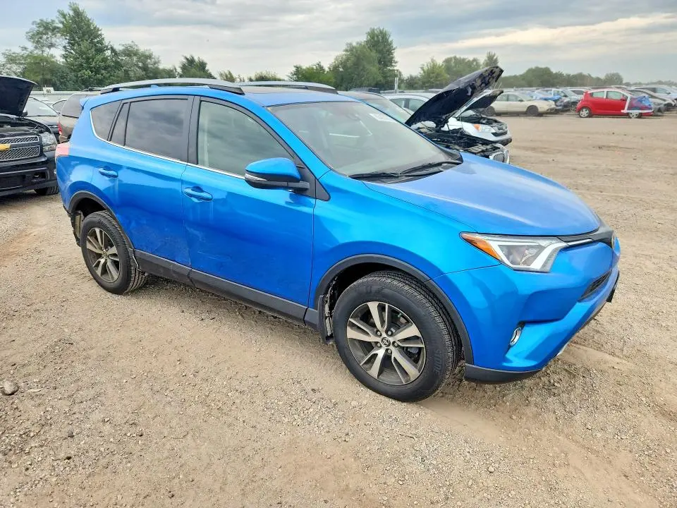 2017 TOYOTA RAV4 XLE  