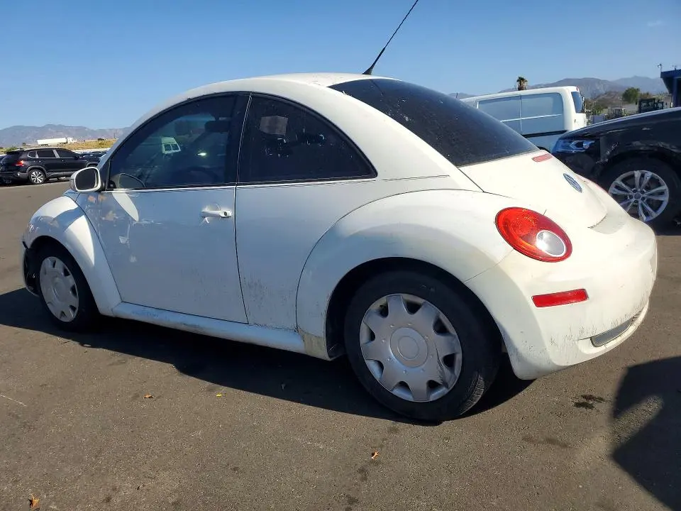 2010 VOLKSWAGEN NEW BEETLE   