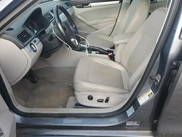 2013 VOLKSWAGEN PASSAT SE  