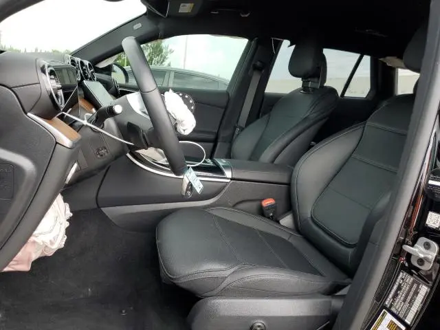 2025 MERCEDES-BENZ GLC 300  