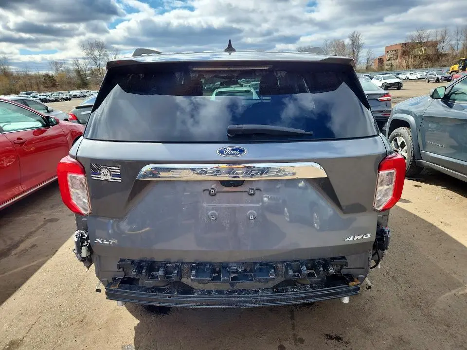 2022 FORD EXPLORER XLT  