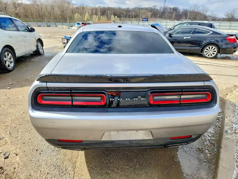 2016 DODGE CHALLENGER SXT  