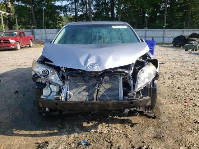 2013 TOYOTA SIENNA XLE  