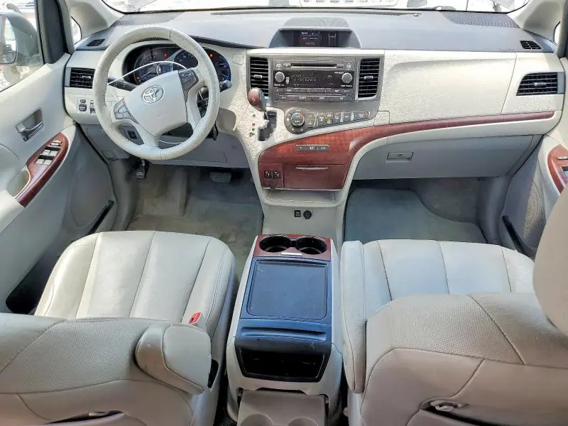 2013 TOYOTA SIENNA XLE 8-PASSENGER  