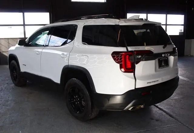 2022 GMC ACADIA AT4  