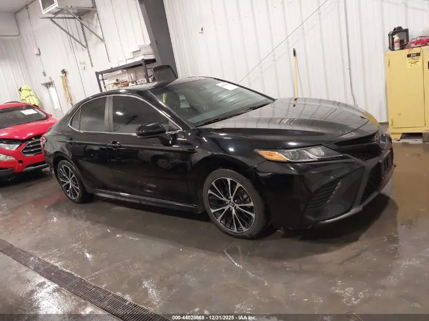 2018 TOYOTA CAMRY SE