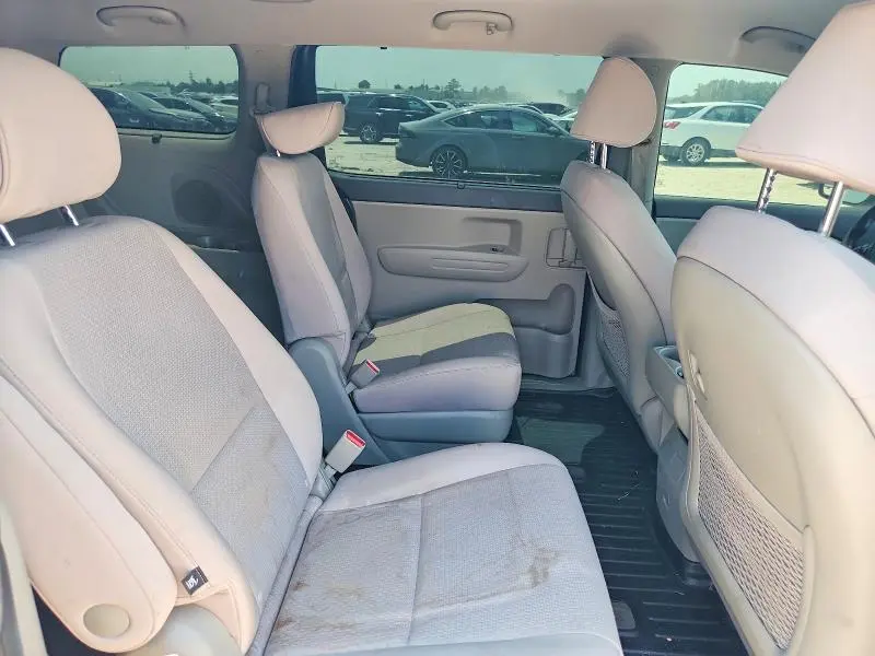 2016 KIA SEDONA LX  
