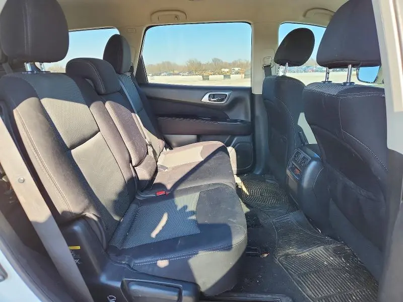 2017 NISSAN PATHFINDER SV  
