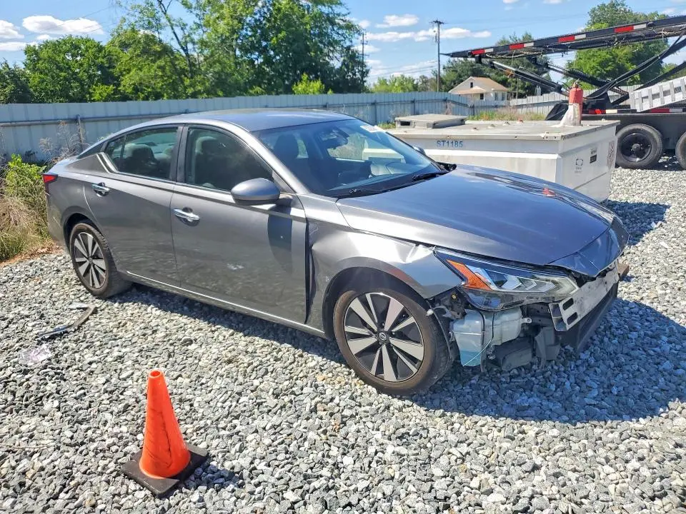 2021 NISSAN ALTIMA SV  