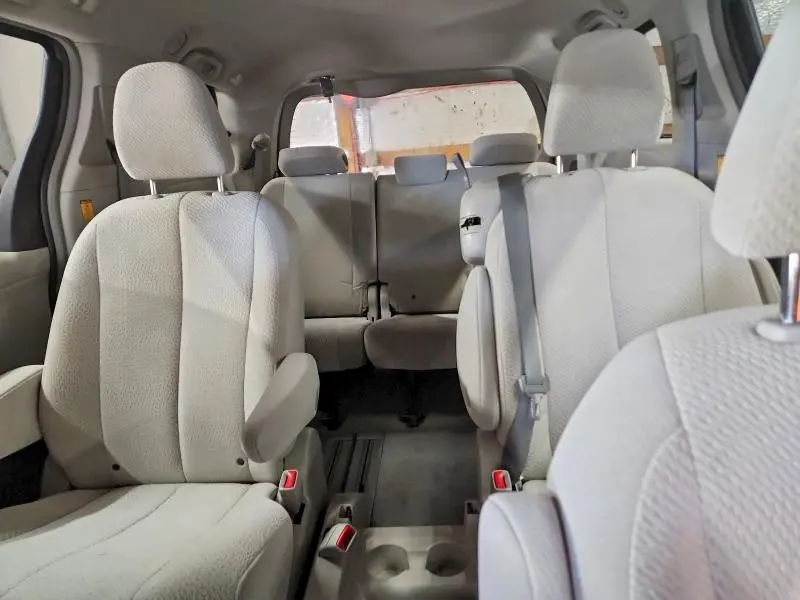 2012 TOYOTA SIENNA LE 8-PASSENGER  