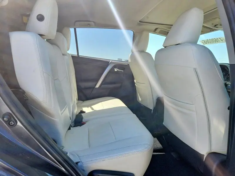 2018 TOYOTA RAV4 XLE  