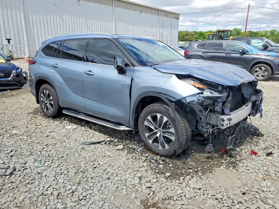 2020 TOYOTA HIGHLANDER XLE  