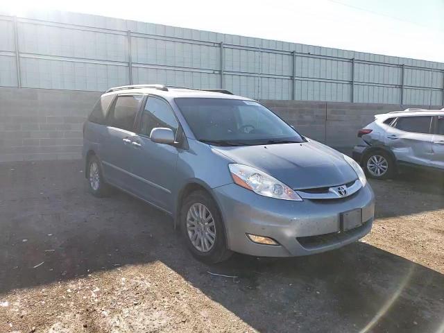 2010 TOYOTA SIENNA XLE