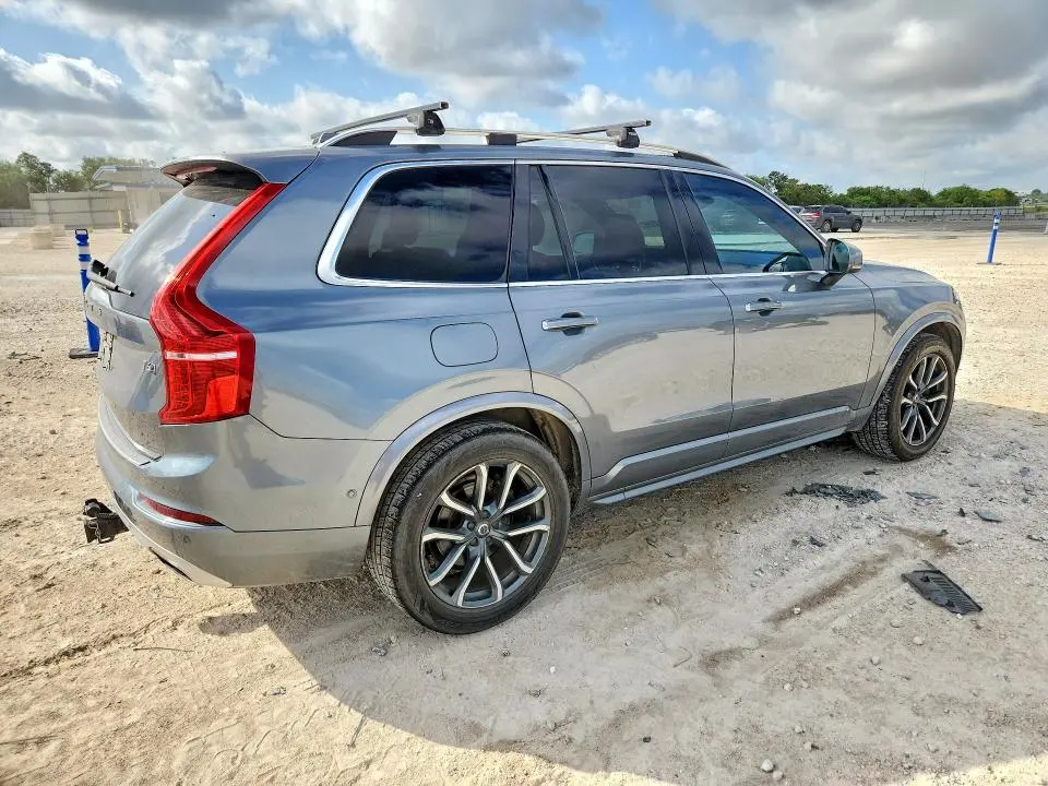 2017 VOLVO XC90 T6  