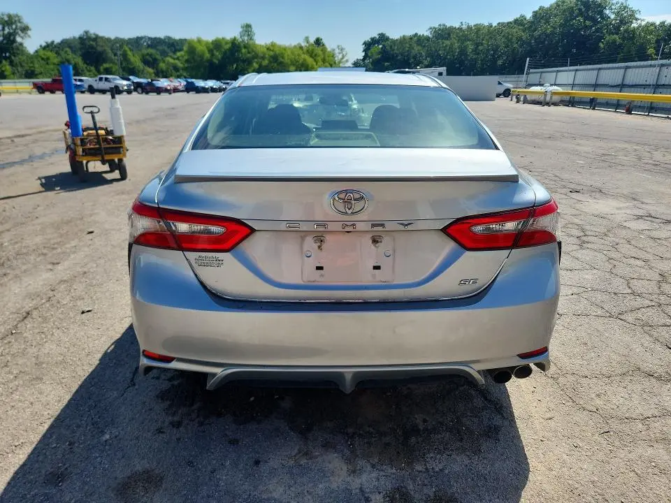 2018 TOYOTA CAMRY SE  