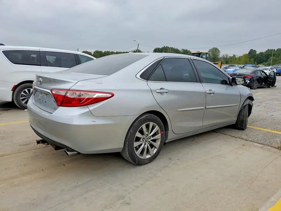 2016 TOYOTA CAMRY XLE  