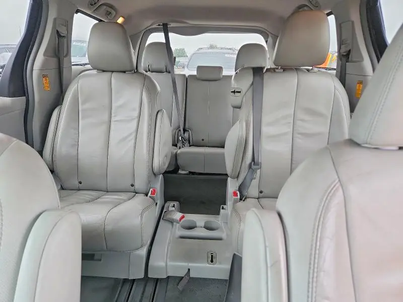 2013 TOYOTA SIENNA XLE 8-PASSENGER  