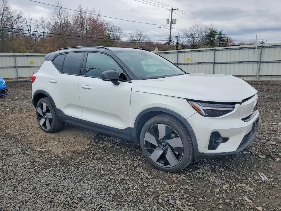 2024 VOLVO XC40 RECHARGE PLUS  