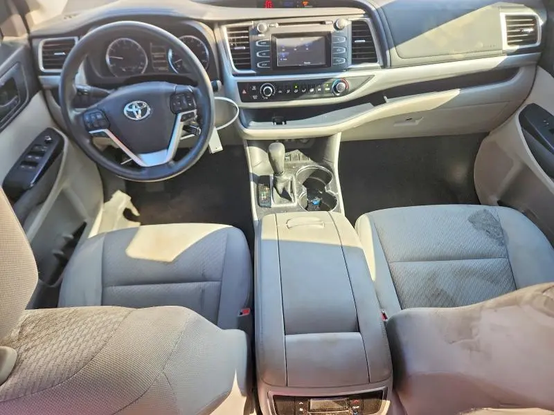 2017 TOYOTA HIGHLANDER LE  