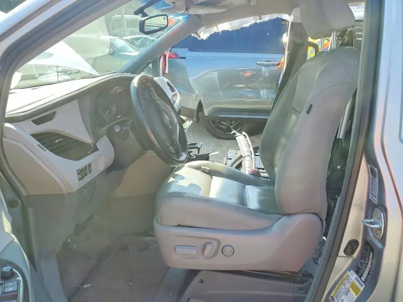2016 TOYOTA SIENNA XLE 8-PASSENGER  