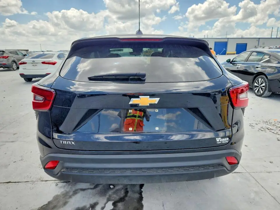 2025 CHEVROLET TRAX LS  