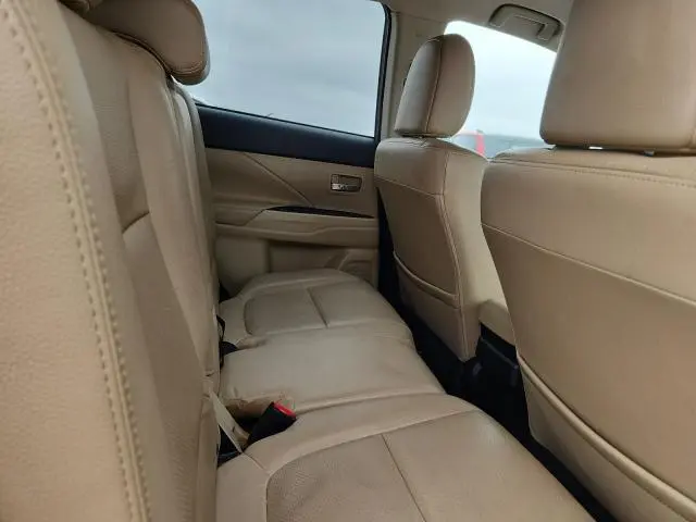 2016 MITSUBISHI OUTLANDER SE  