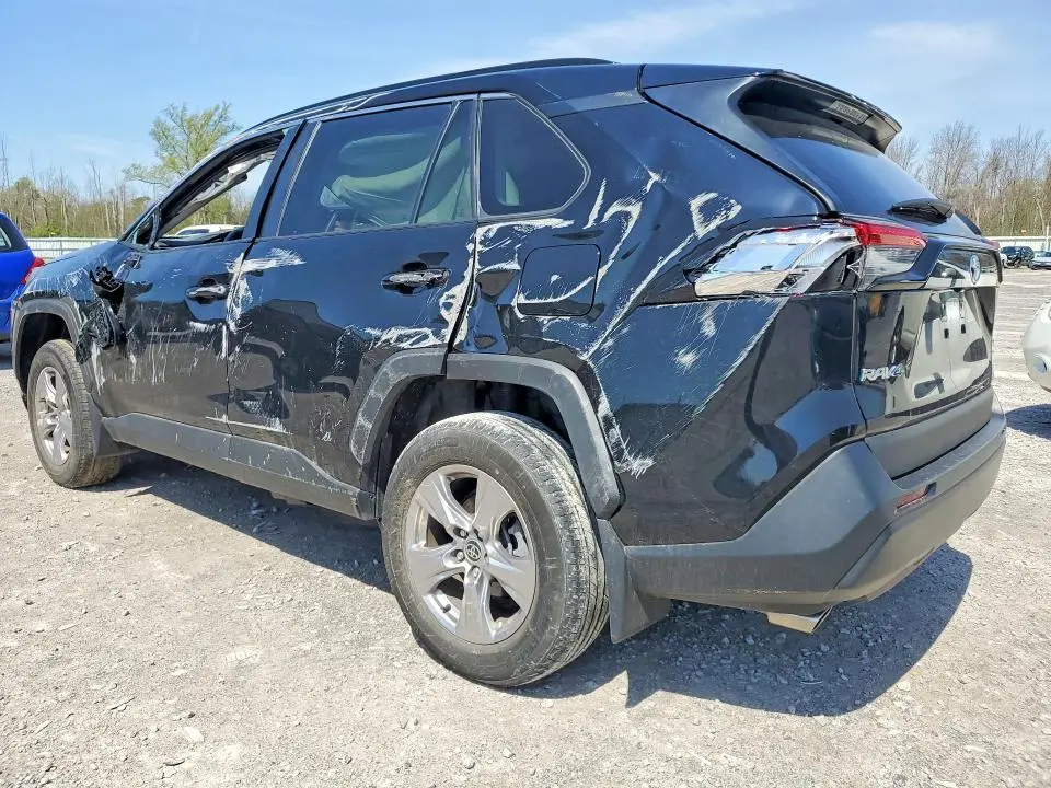 2022 TOYOTA RAV4 XLE  
