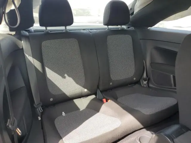 2019 VOLKSWAGEN BEETLE S